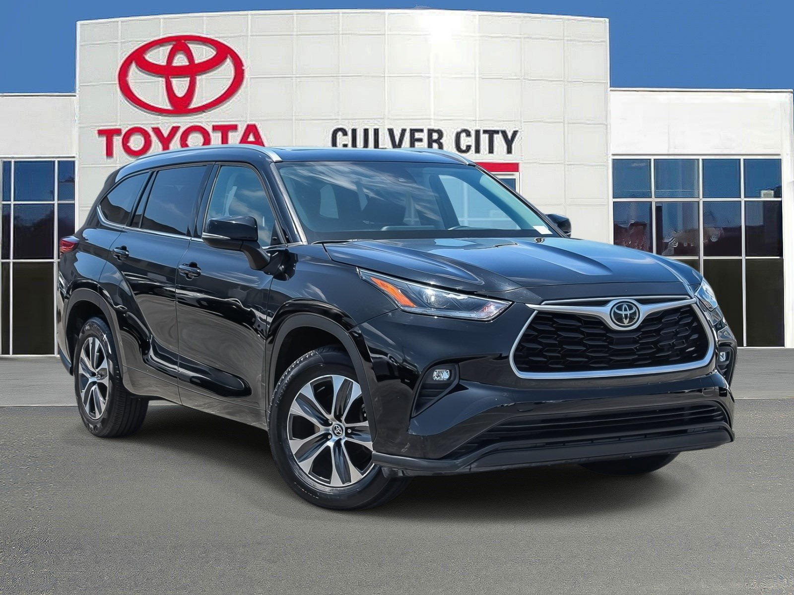Used 2021 Toyota Highlander XLE