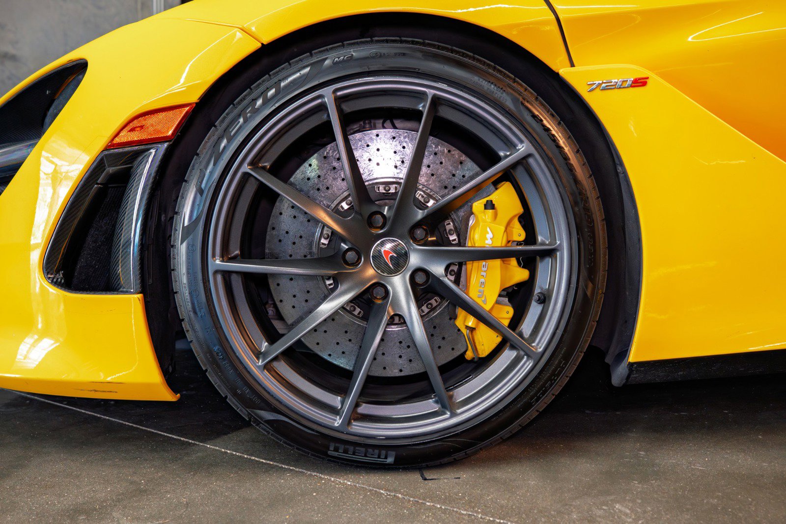 Used 2018 McLaren 720S Performance photo 20