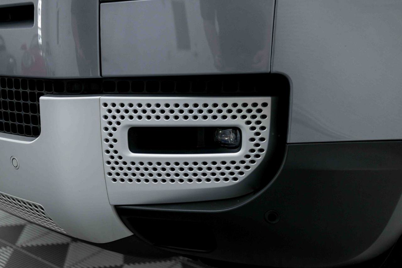 2023 Land Rover Defender 130 SE