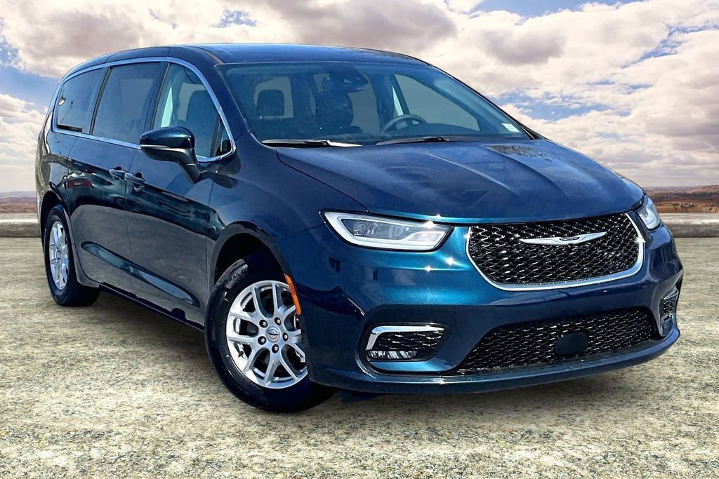 2023 Chrysler Pacifica Touring-L