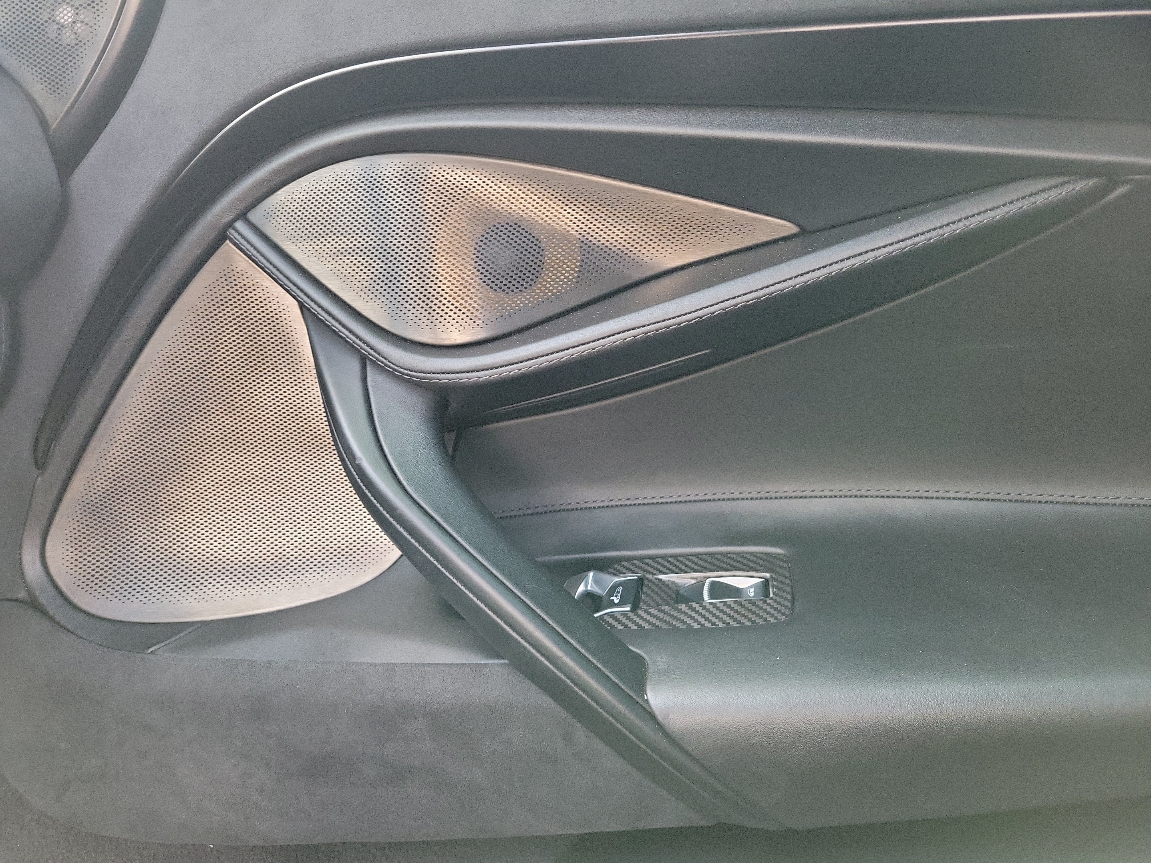 Used 2018 McLaren 720S Luxury photo 18