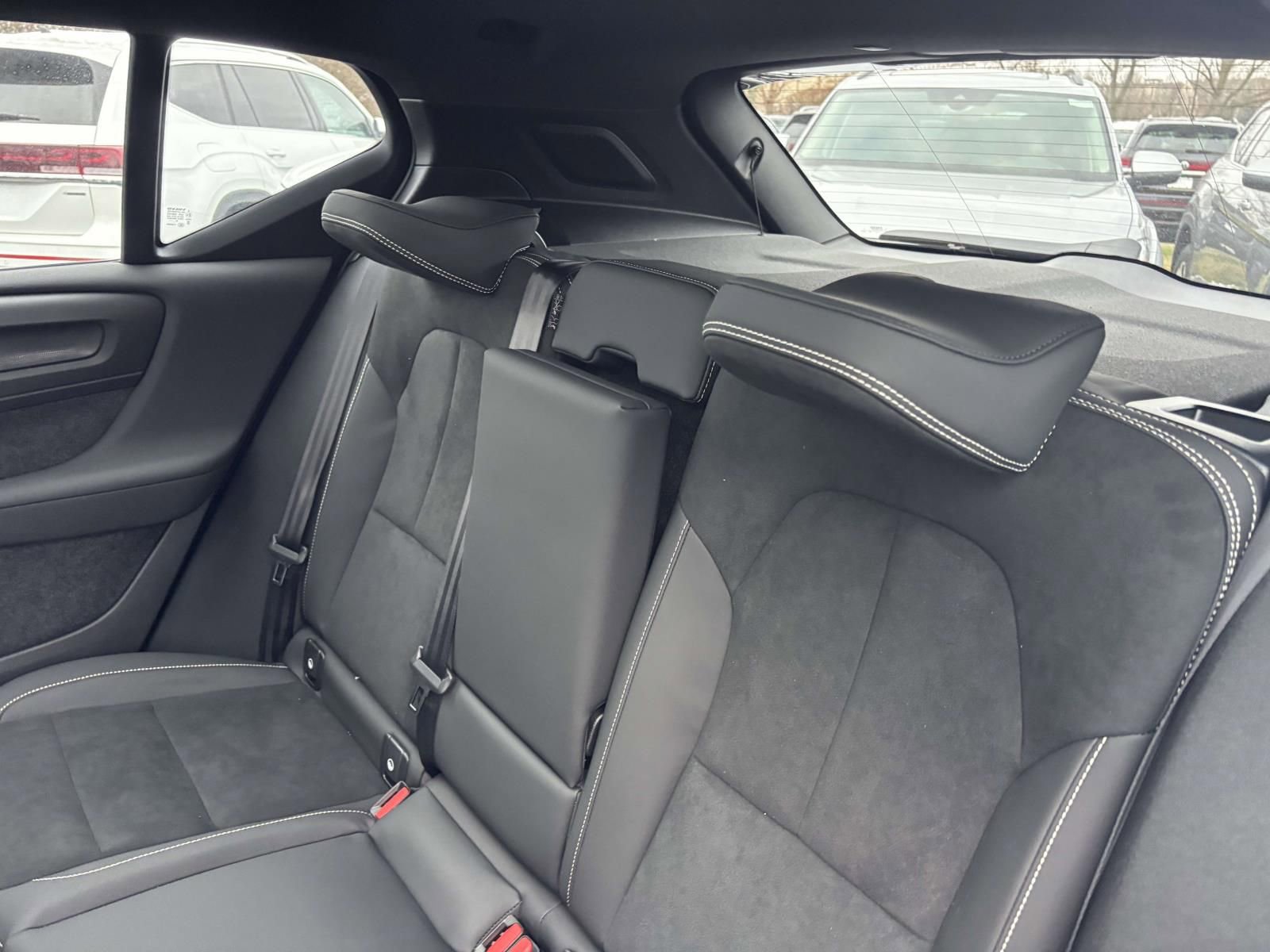 2026 Volvo Xc40 B5 Ultra