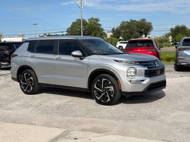 Used 2025 Mitsubishi Outlander ES