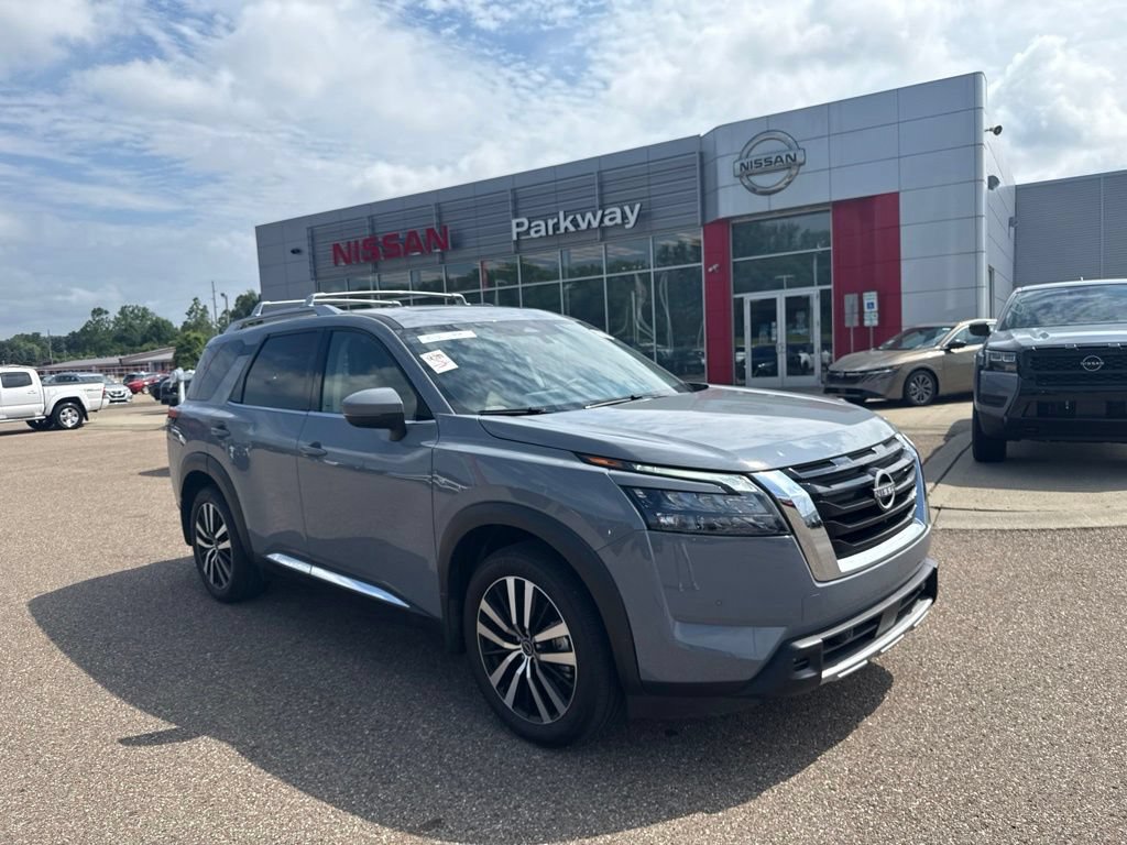Used 2025 Nissan Pathfinder Platinum w/ Cargo Package