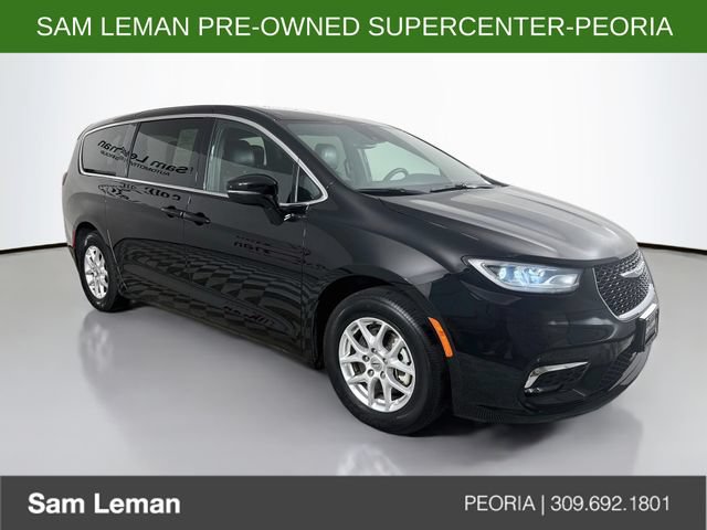 Used 2025 Chrysler Pacifica Select