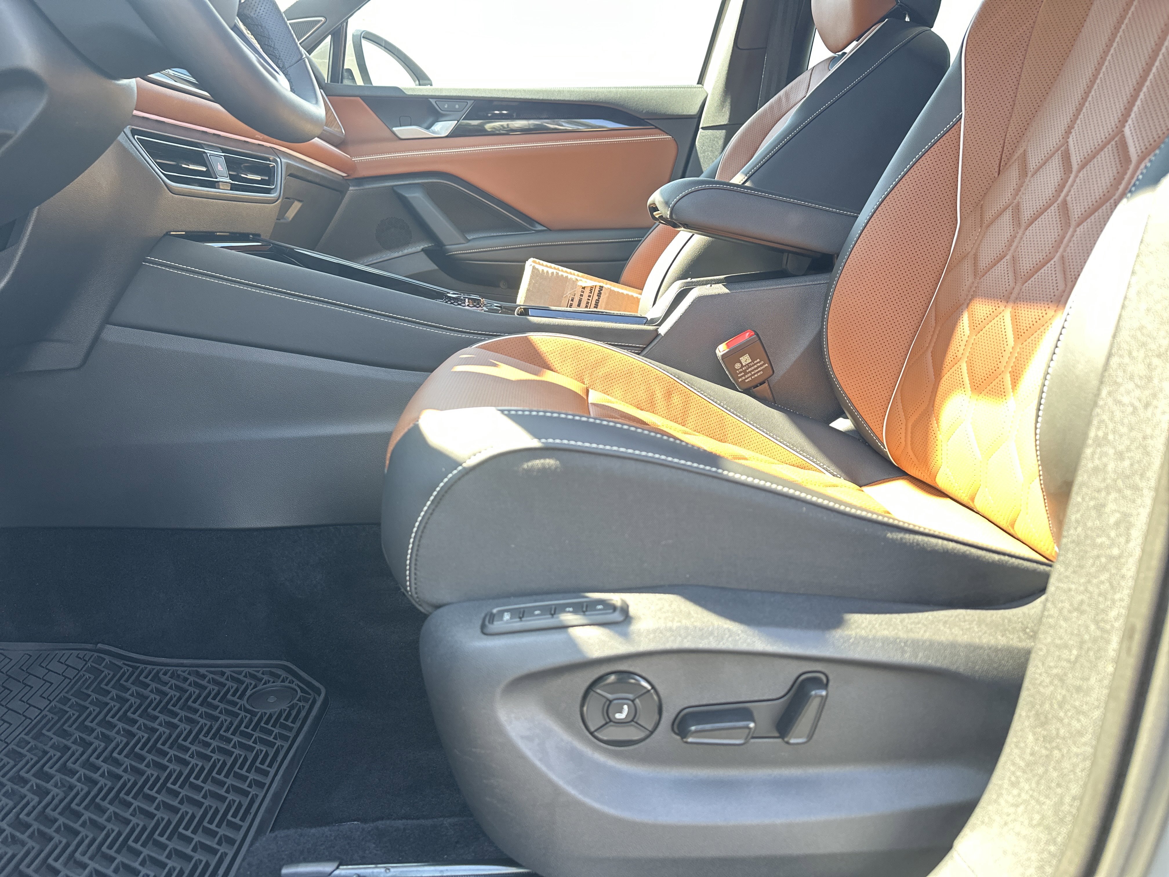 2025 Volkswagen Tiguan SEL R-Line