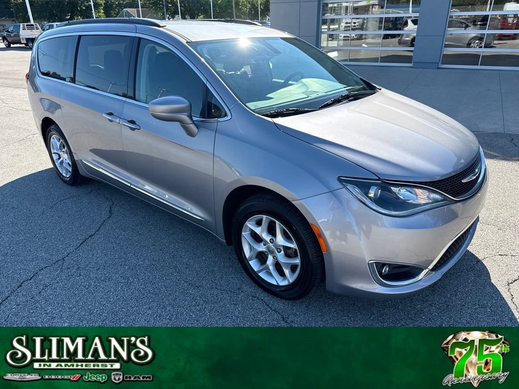 Used 2017 Chrysler Pacifica Touring-L w/ Tire & Wheel Group