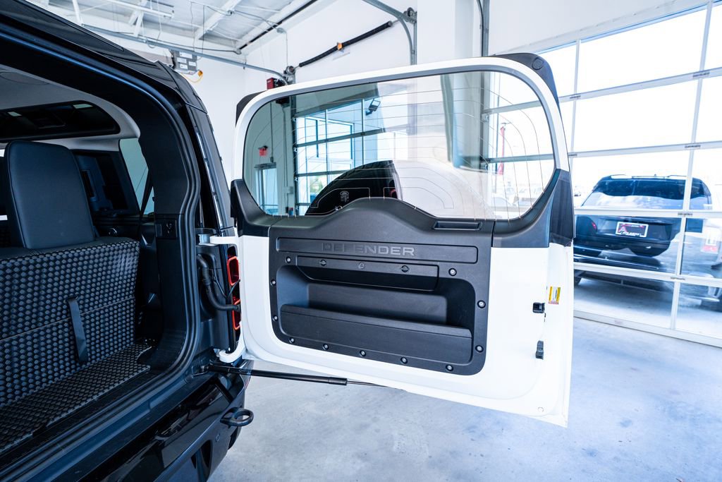 2023 Land Rover Defender 110 X-Dynamic SE