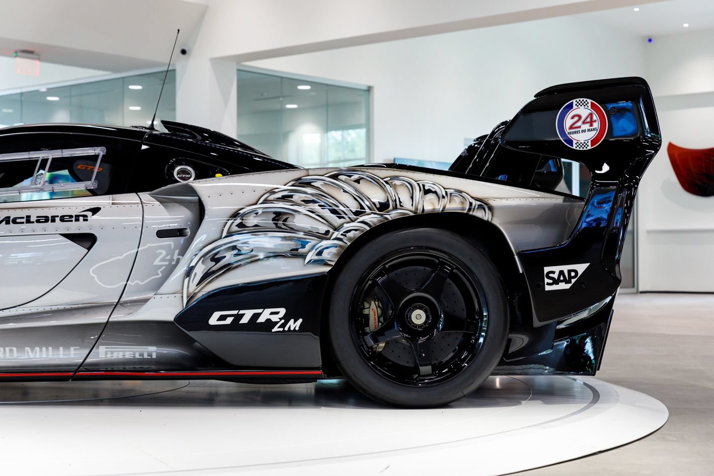 Used 2020 McLaren Senna photo 33