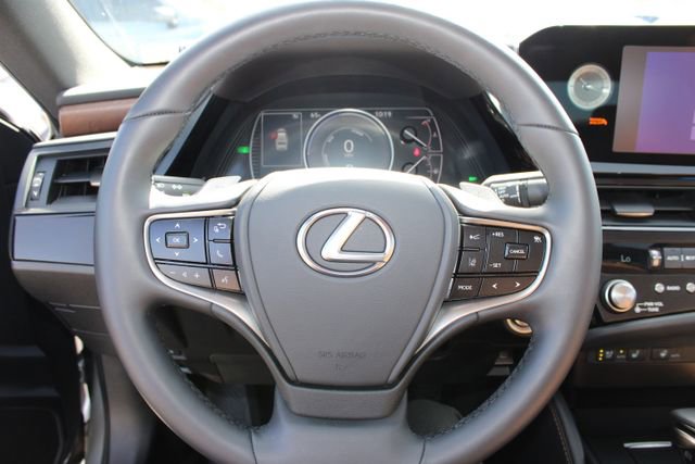 2025 Lexus ES 300h