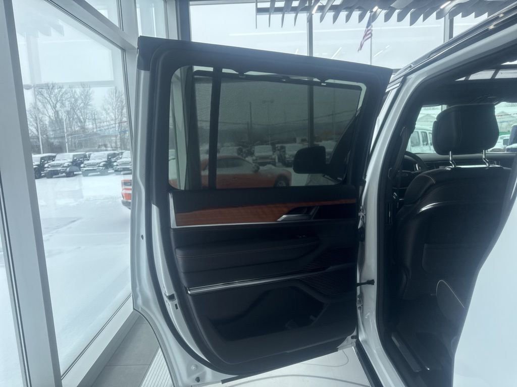 2025 Jeep Grand Wagoneer Series III