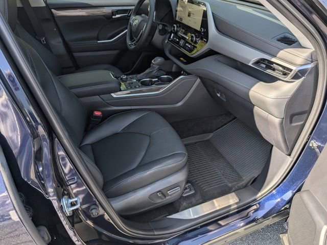 2025 Toyota Highlander Platinum