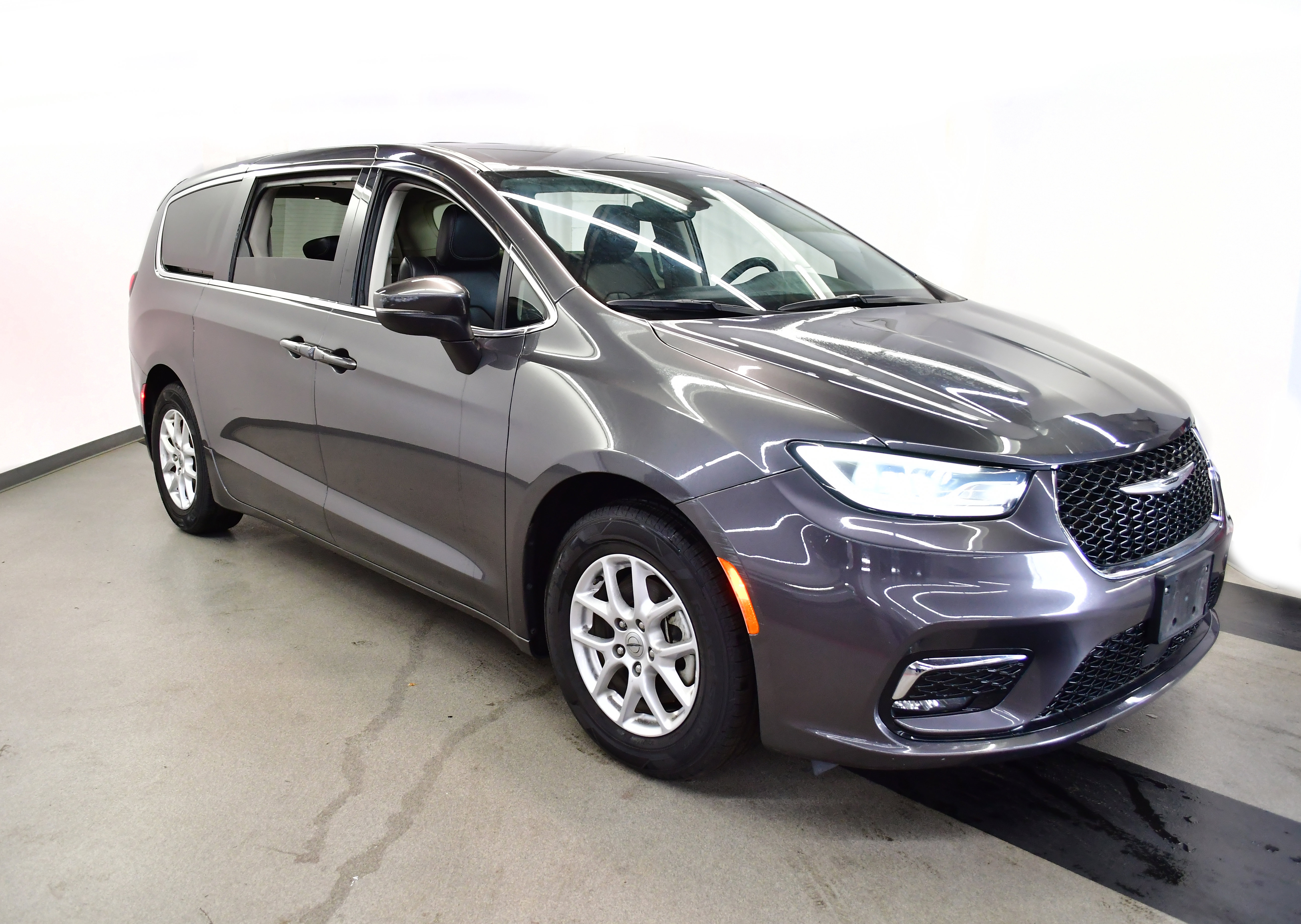 2023 Chrysler Pacifica Touring-L