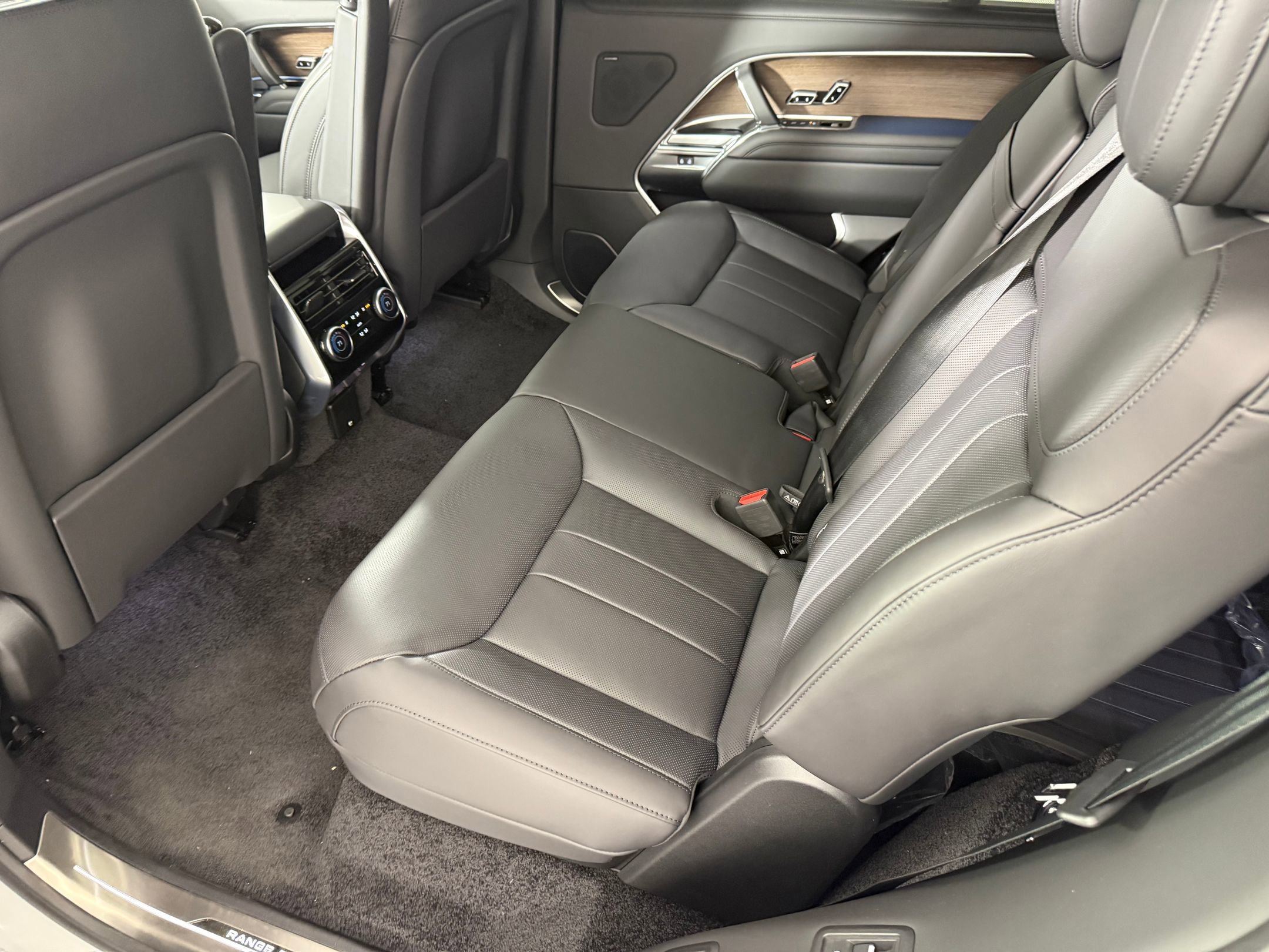 2026 Land Rover Range Rover Long Wheelbase SE