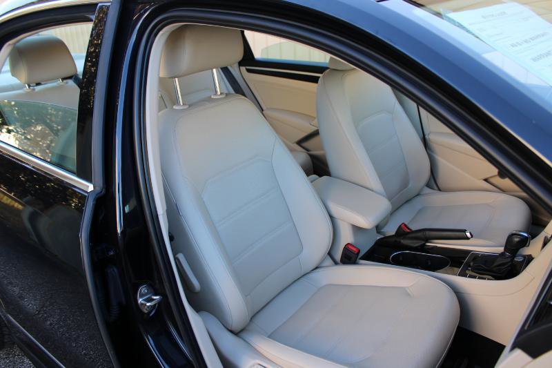 2019 Volkswagen Passat 2.0T SE R-Line