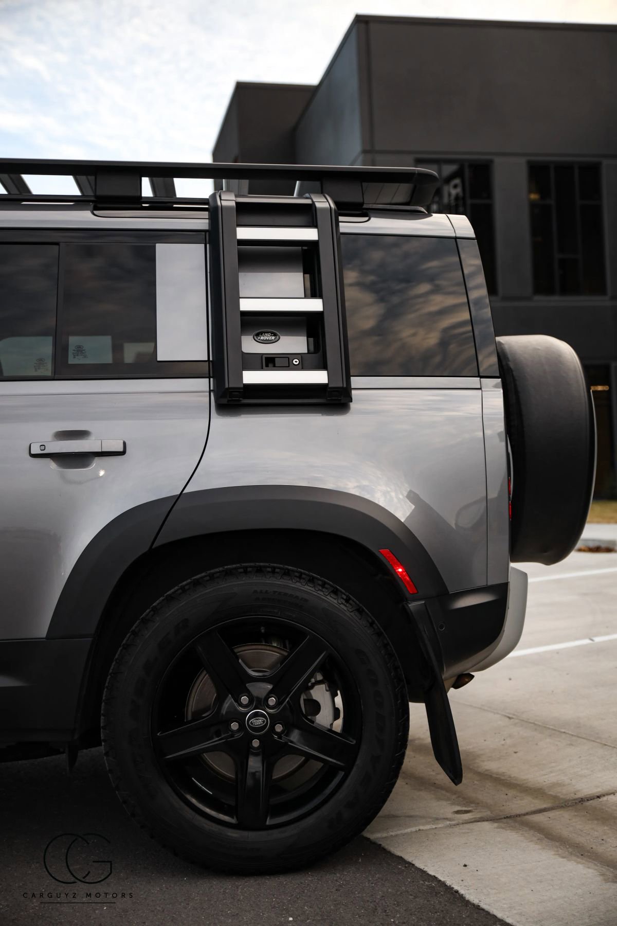 2022 Land Rover Defender 110 SE