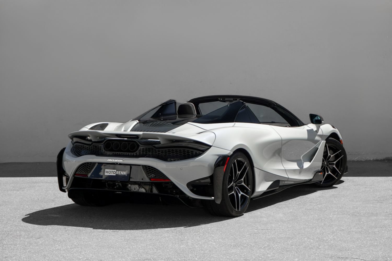Used 2022 McLaren 765LT photo 3