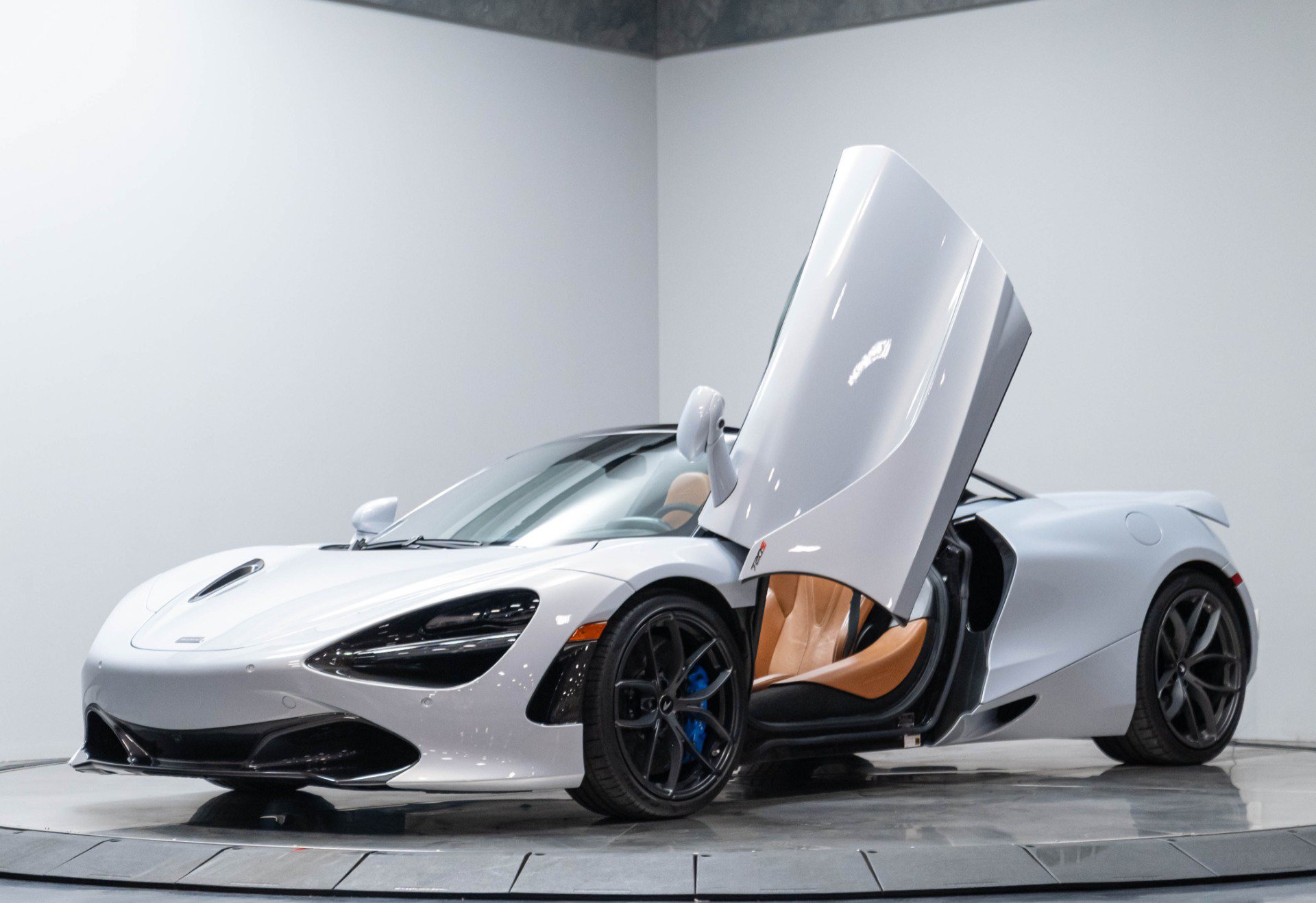 Used 2020 McLaren 720S Luxury photo 3