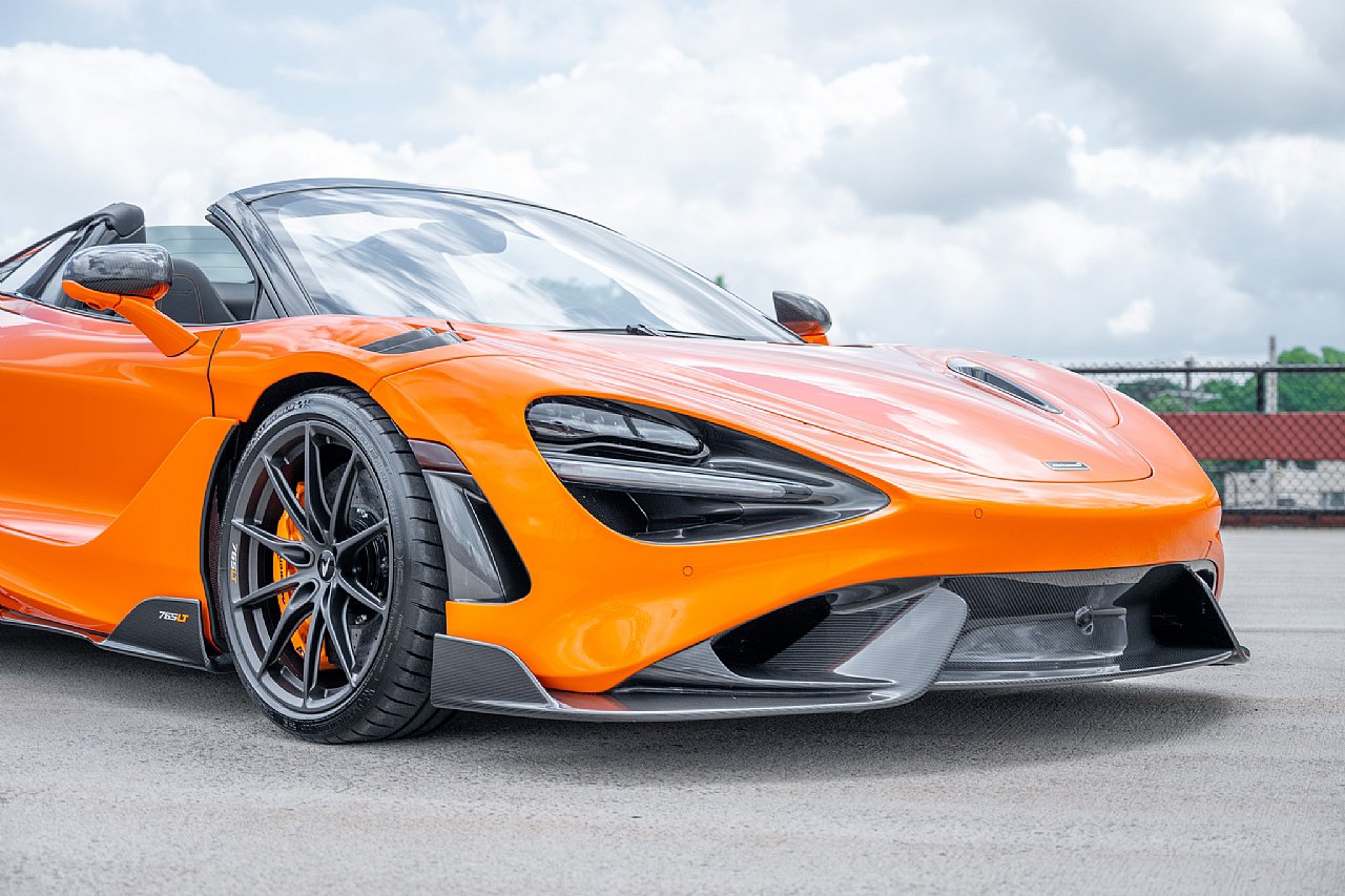 Used 2022 McLaren 765LT photo 12