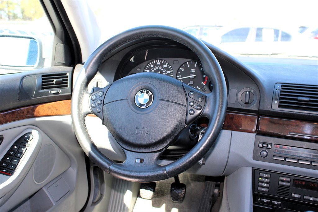 2000 BMW 540i Sedan