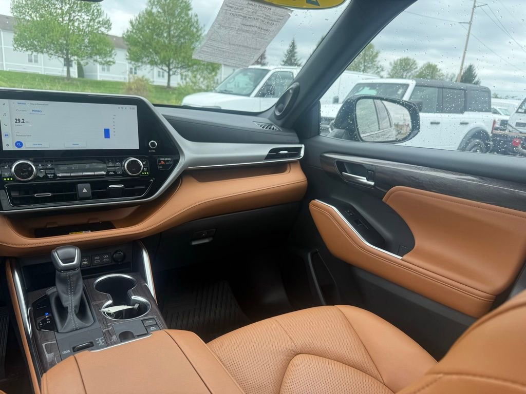 2025 Toyota Highlander Platinum