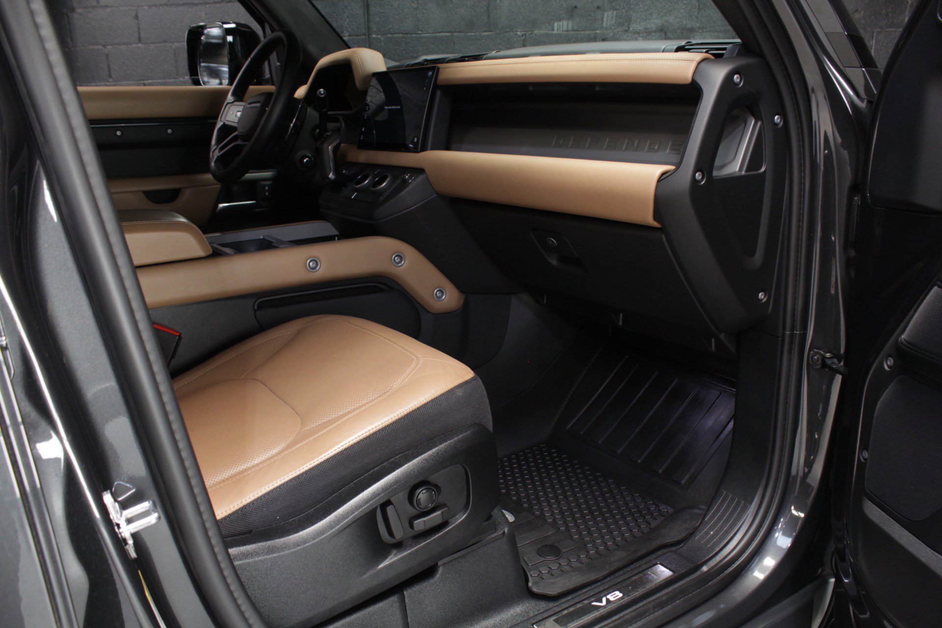 2025 Land Rover Defender 110 V8