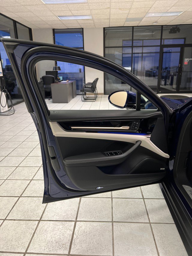 2024 Porsche Panamera 4