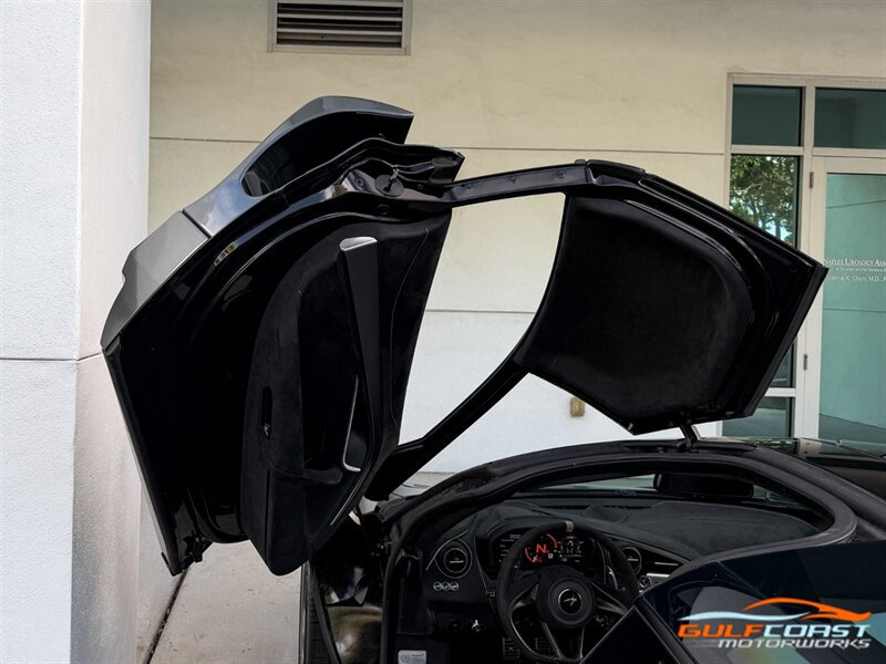 Used 2021 McLaren 720S Performance photo 28