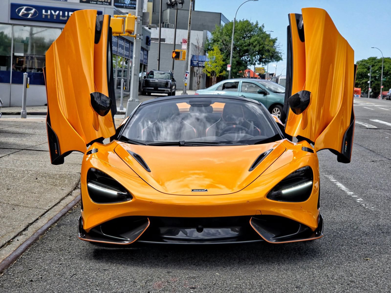 Used 2022 McLaren 765LT photo 12