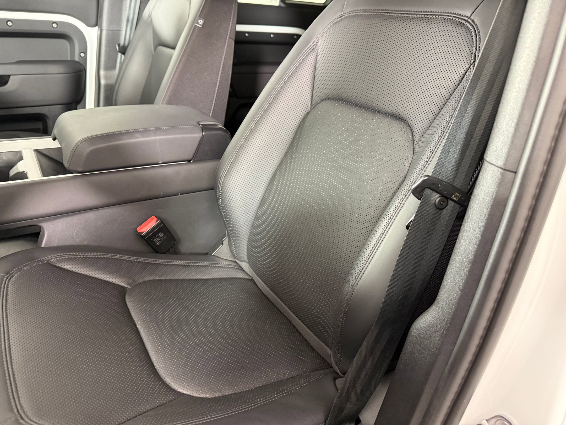 2025 Land Rover Defender 110 S