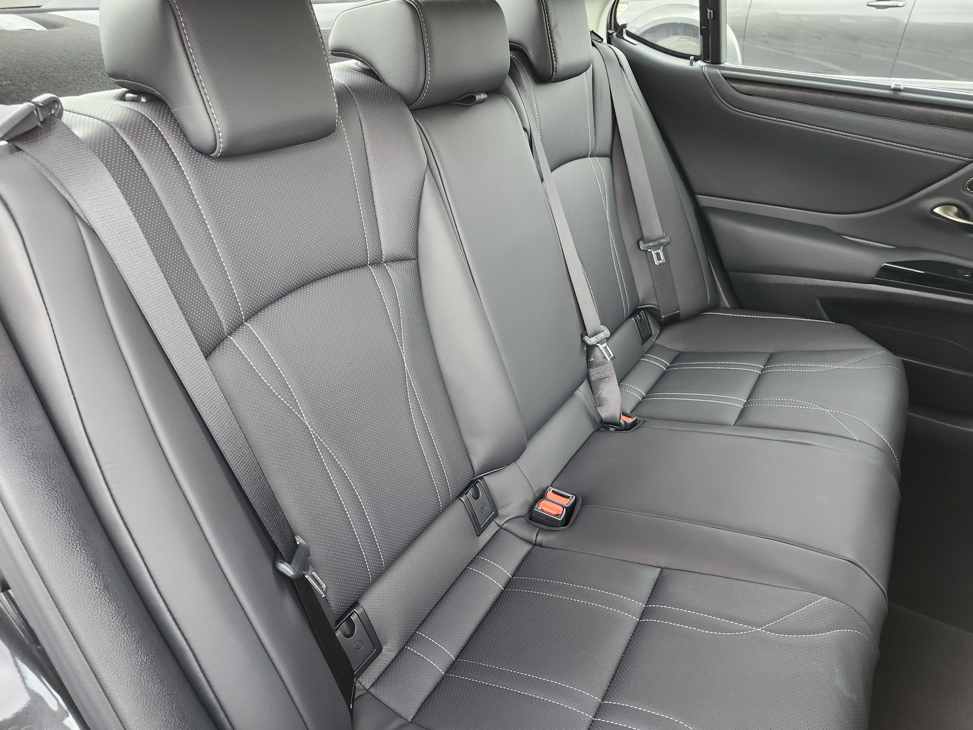 2025 Lexus ES 300h Ultra Luxury