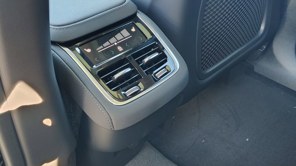 2026 Volvo Xc90 B6 Plus