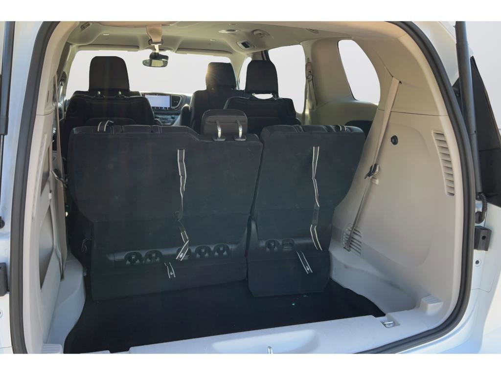 2023 Chrysler Pacifica Touring-L