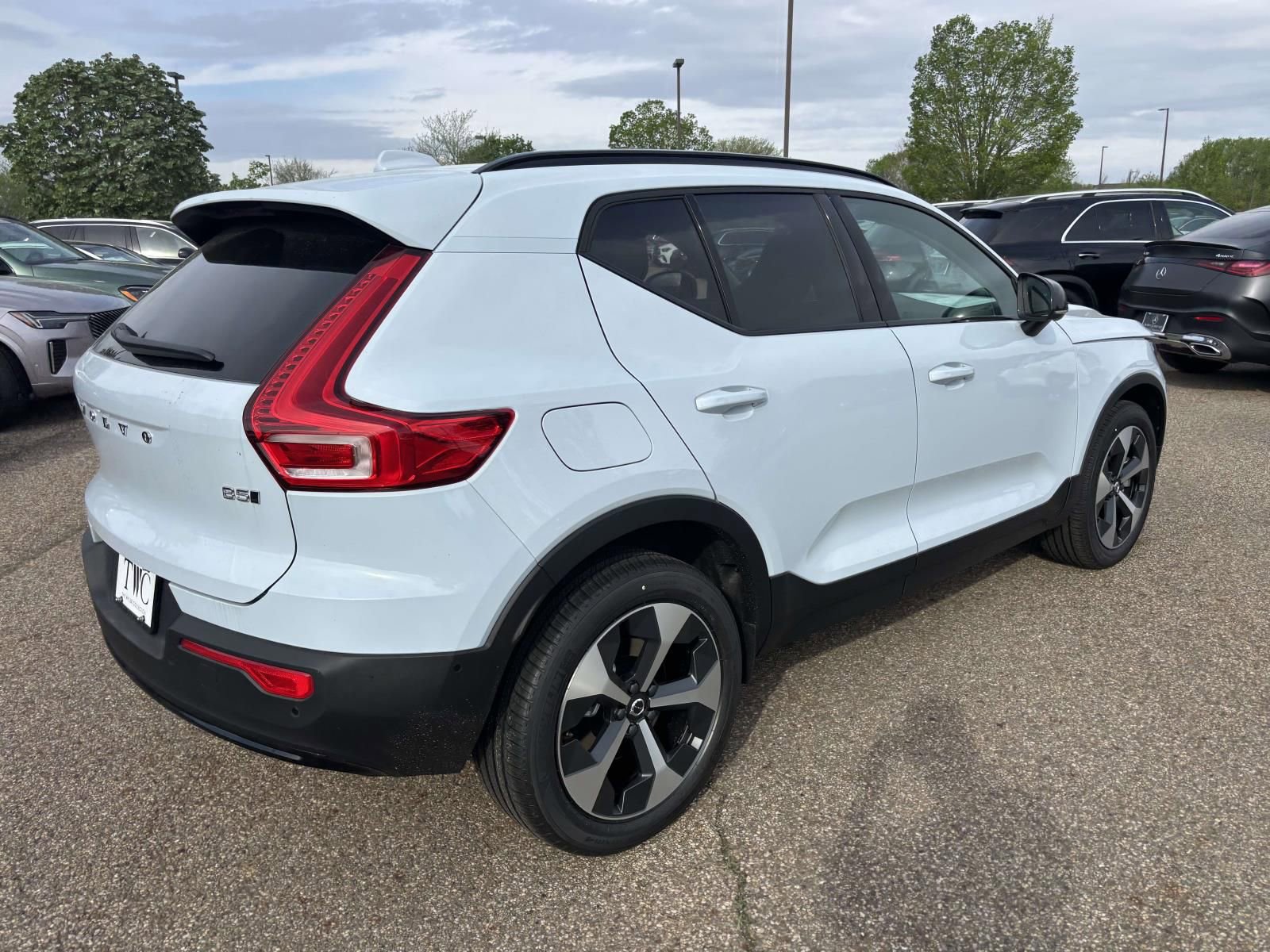 2026 Volvo Xc40 B5 Plus