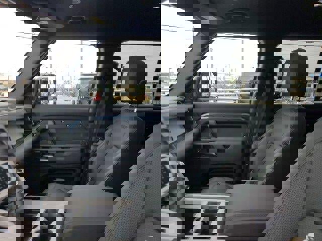 2025 Land Rover Defender 110 S