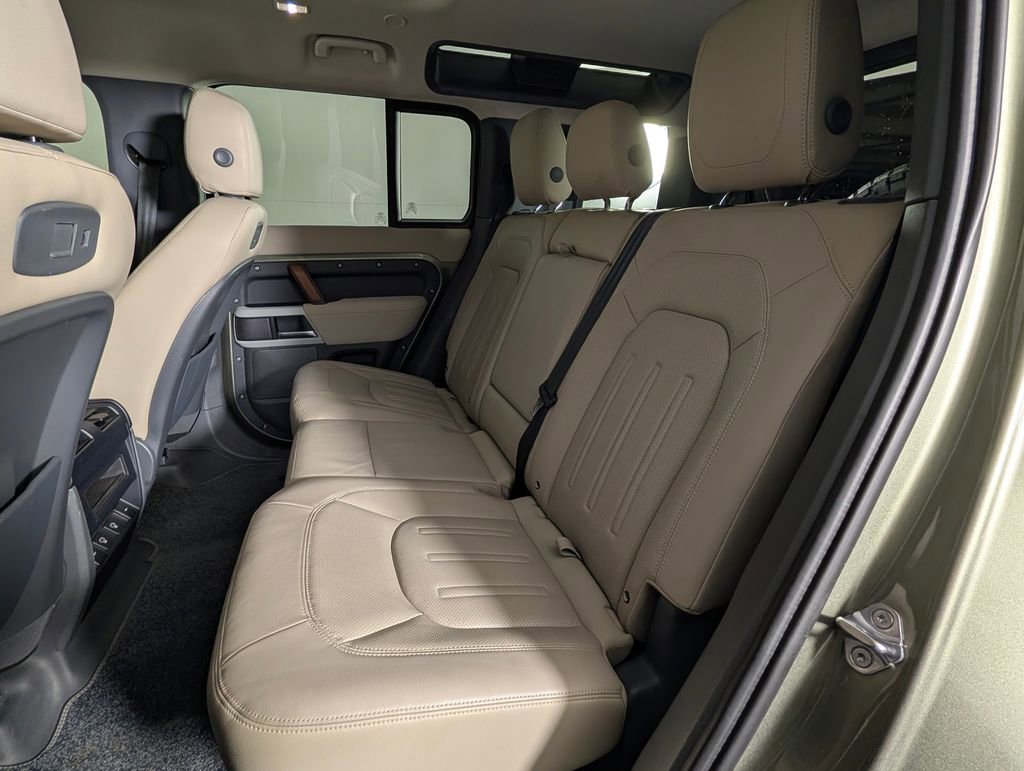 2022 Land Rover Defender 110 SE