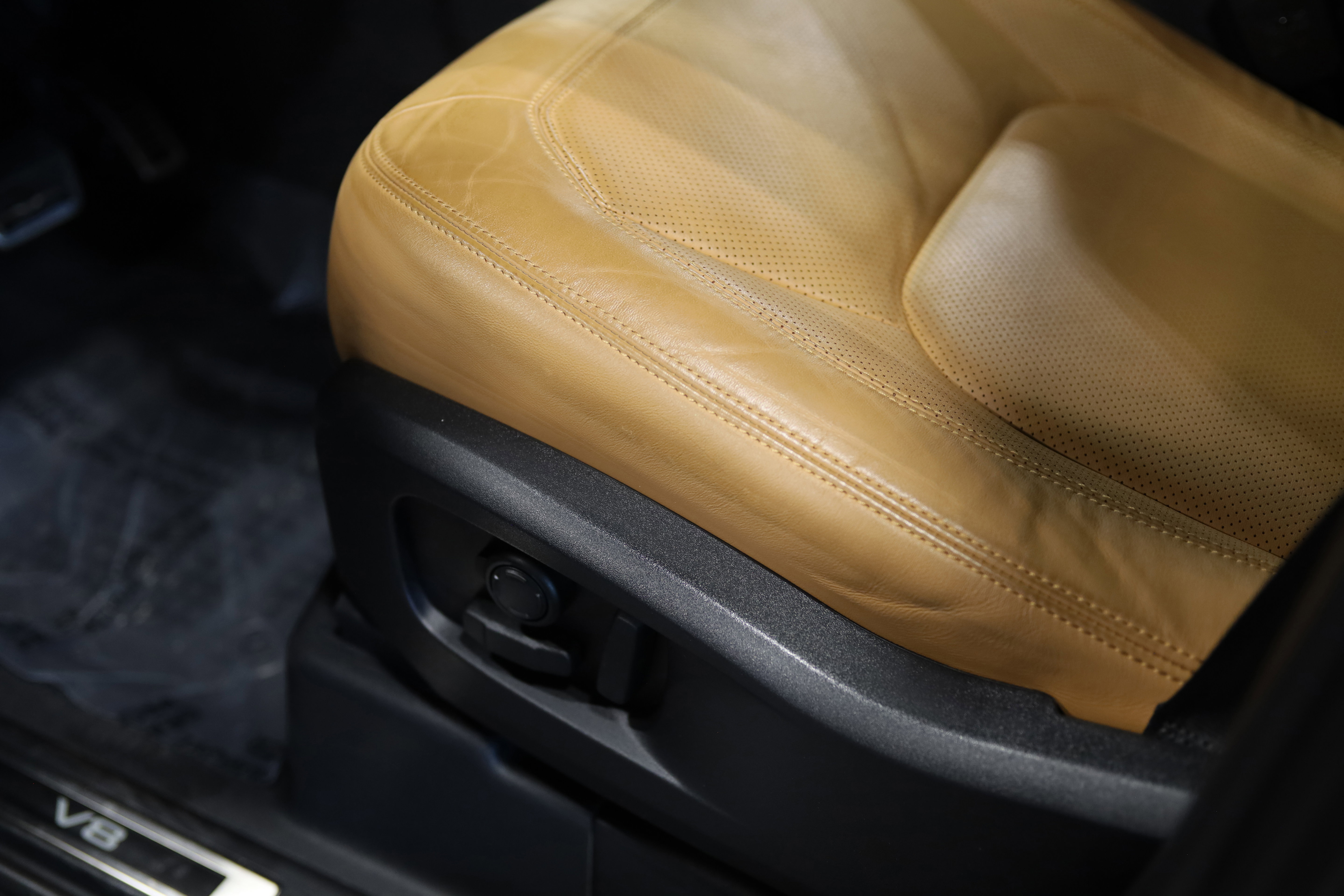 2023 Land Rover Defender 110 Carpathian Edition