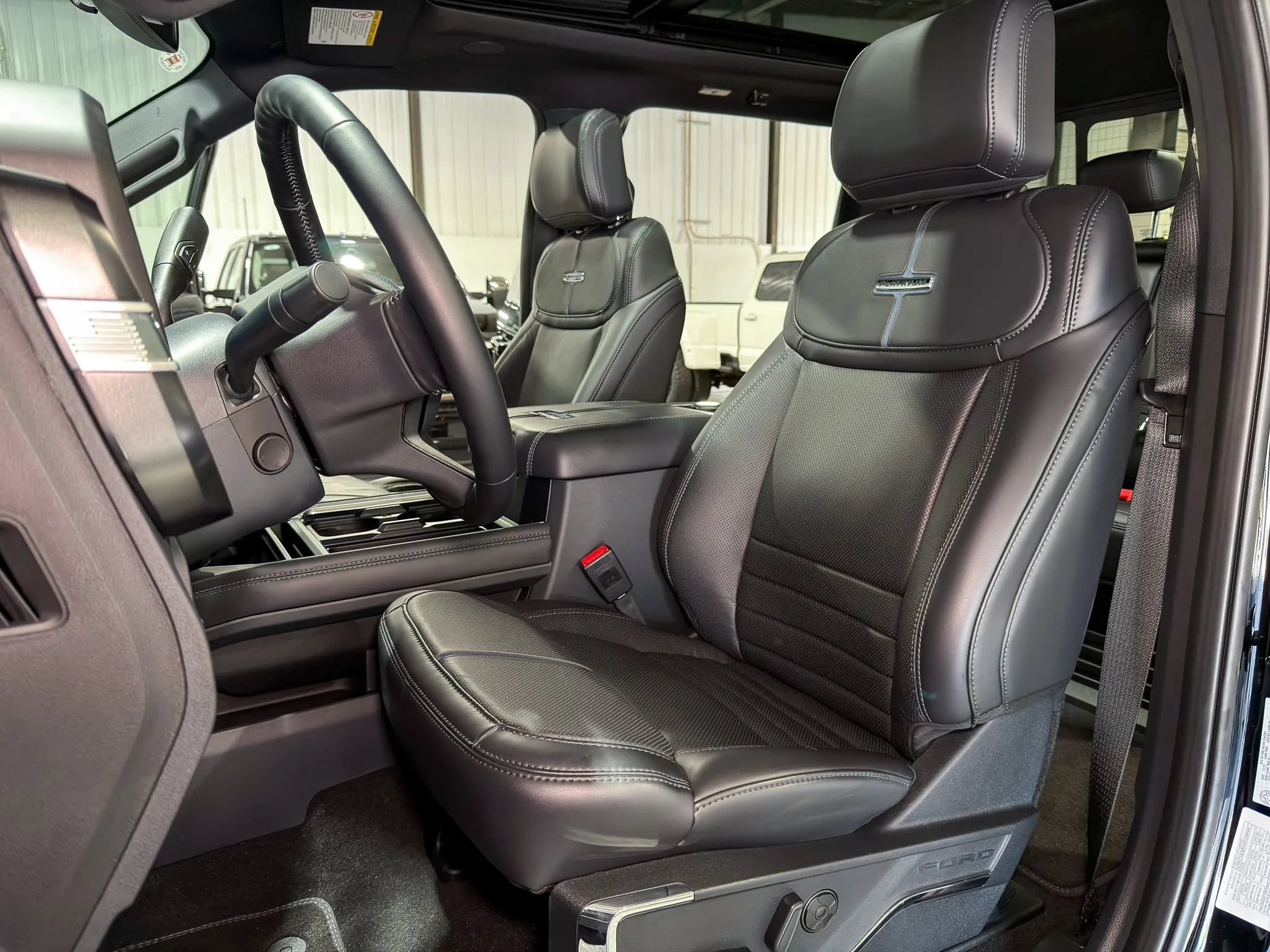 2026 Ford F-450 Super Duty Platinum - Photo 17