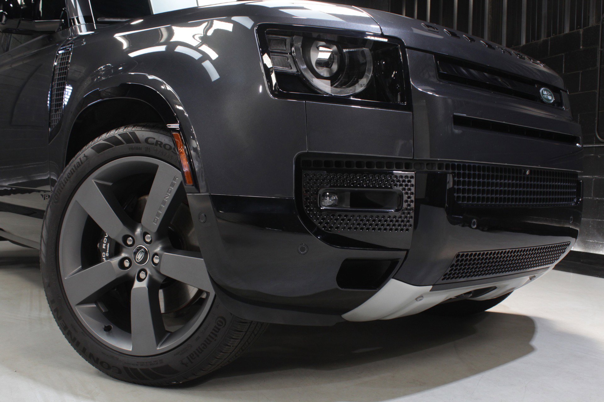 2025 Land Rover Defender 110 V8