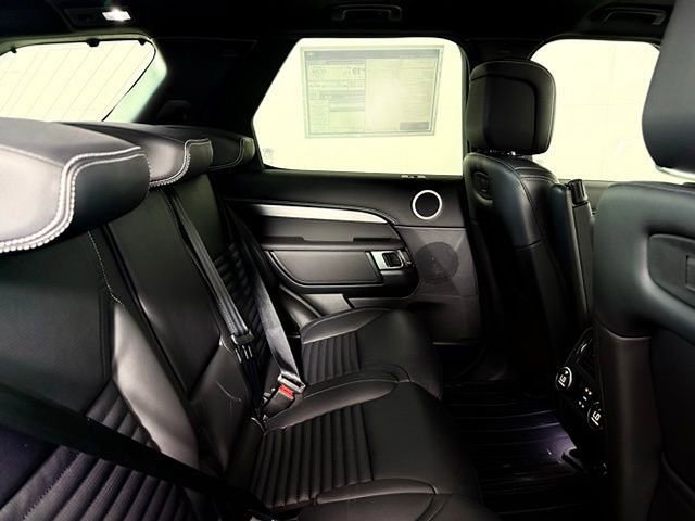 2025 Land Rover Discovery Dynamic SE