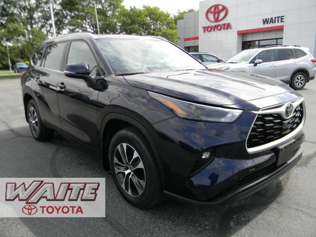 Used 2023 Toyota Highlander XLE