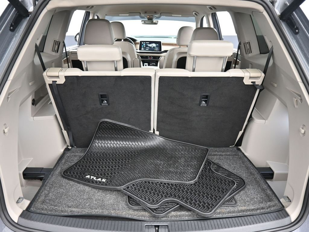 2025 Volkswagen Atlas SE