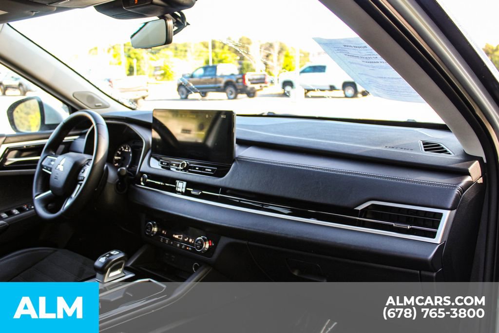 2025 Mitsubishi Outlander SE