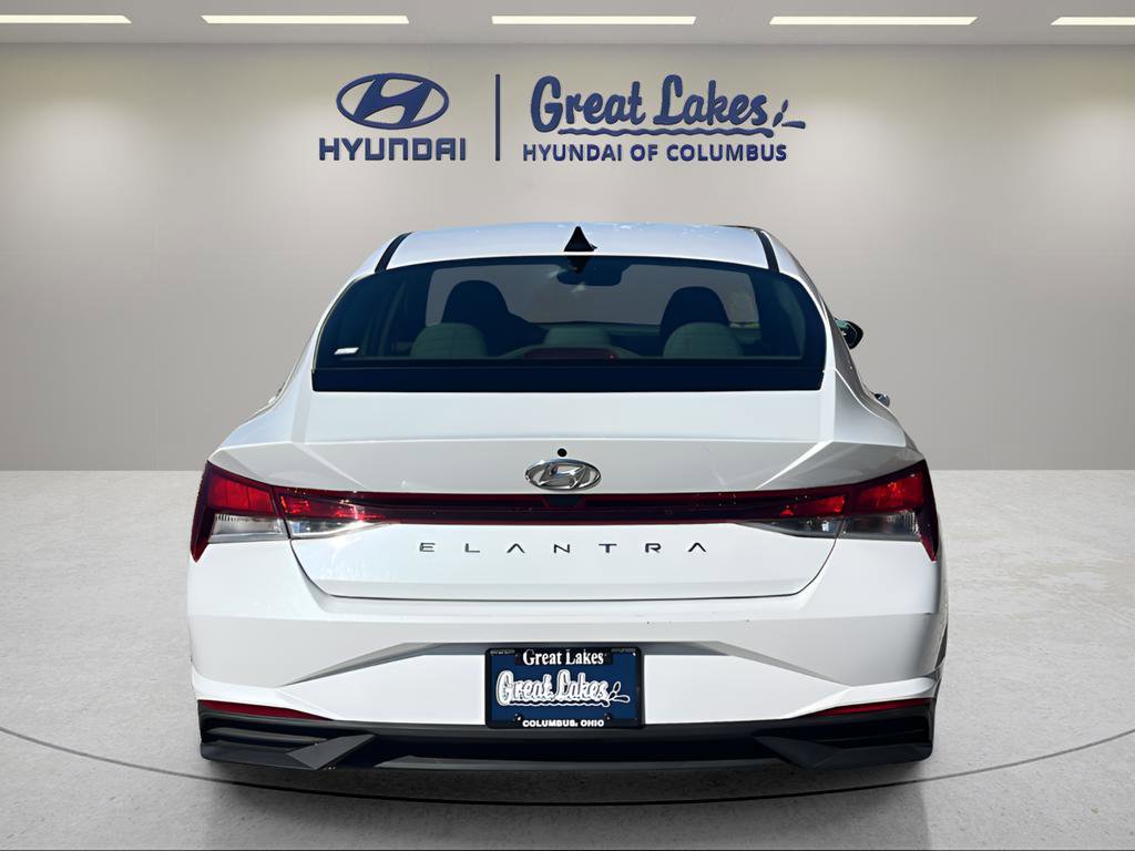 2022 Hyundai Elantra SE