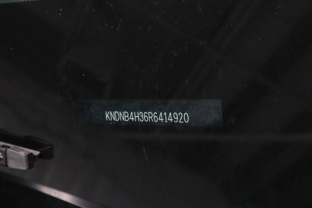 2024 Kia Carnival LX