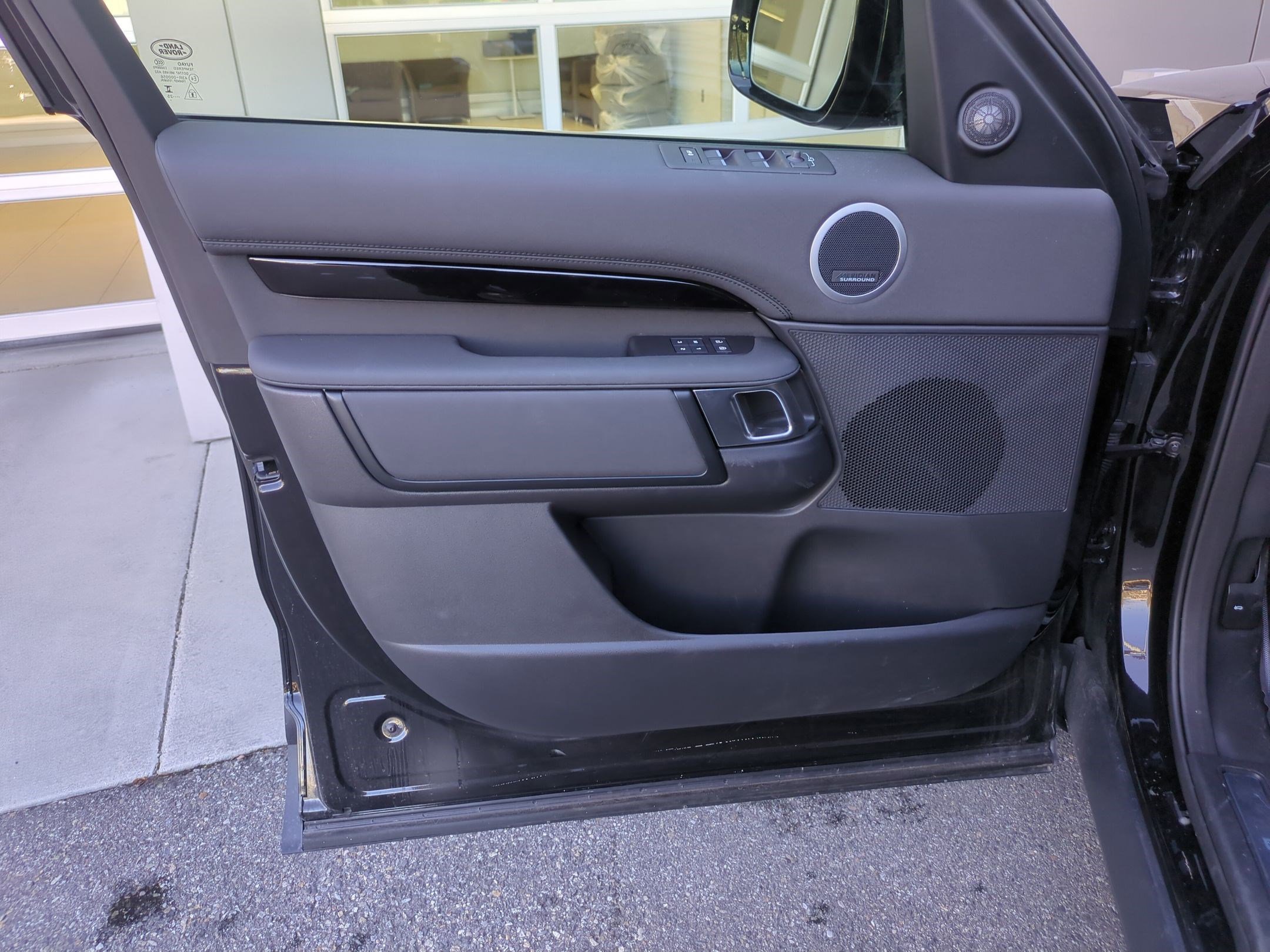 2025 Land Rover Discovery S