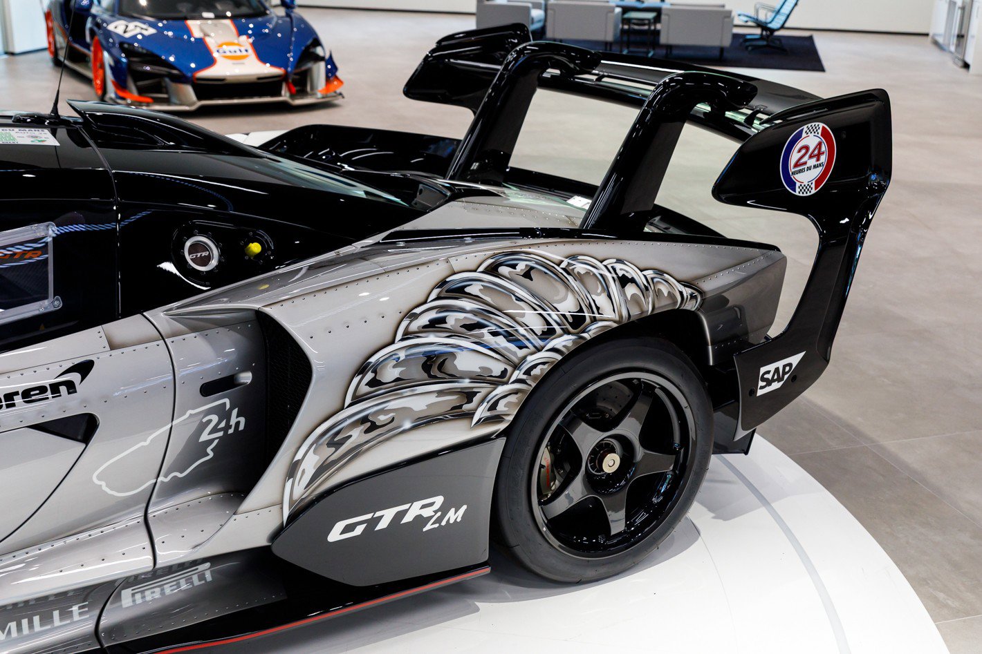 Used 2020 McLaren Senna photo 33