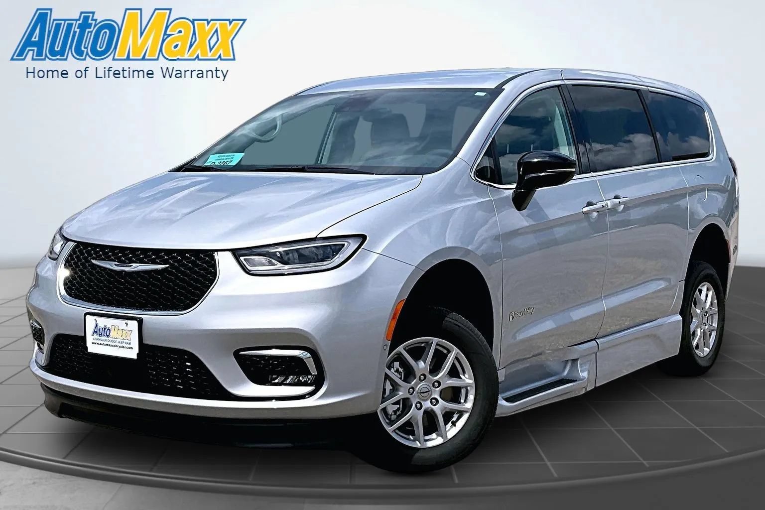 Used 2024 Chrysler Pacifica Touring-L