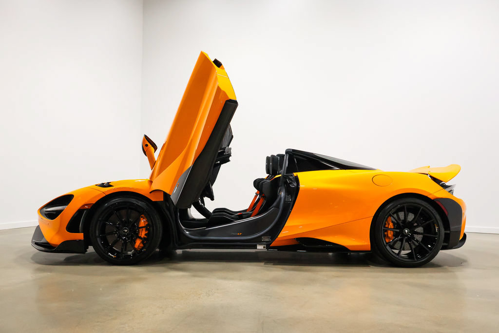 Used 2022 McLaren 765LT photo 17
