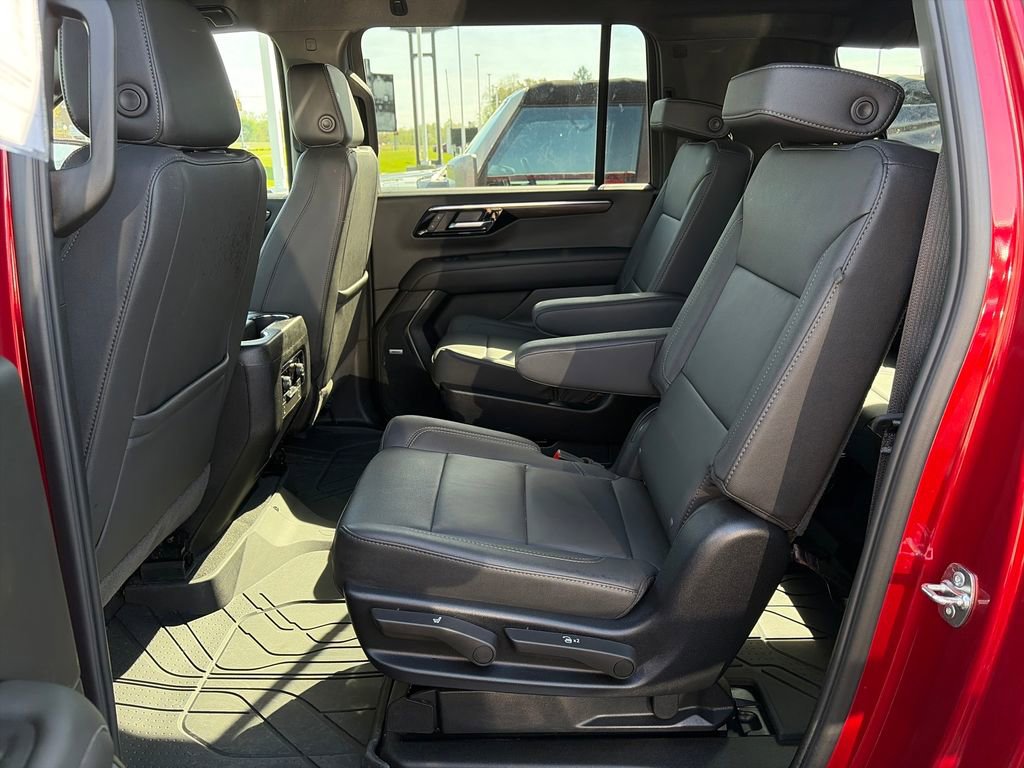 2025 Chevrolet Suburban LT